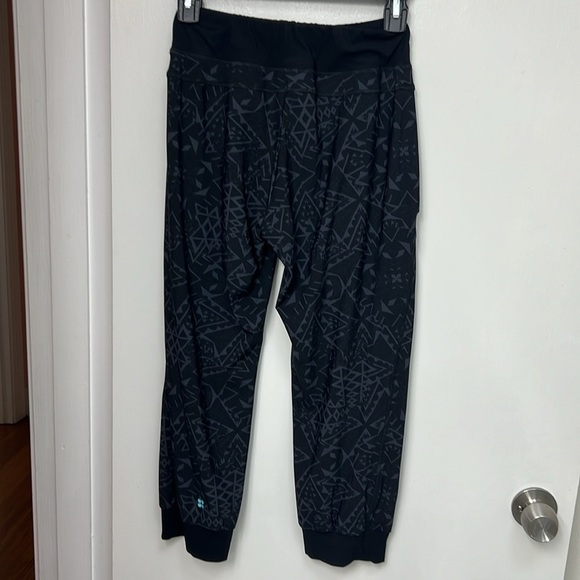 SWEATY BETTY Jogger Pants Black Gray Geometric Size XS - Picture 2 of 8